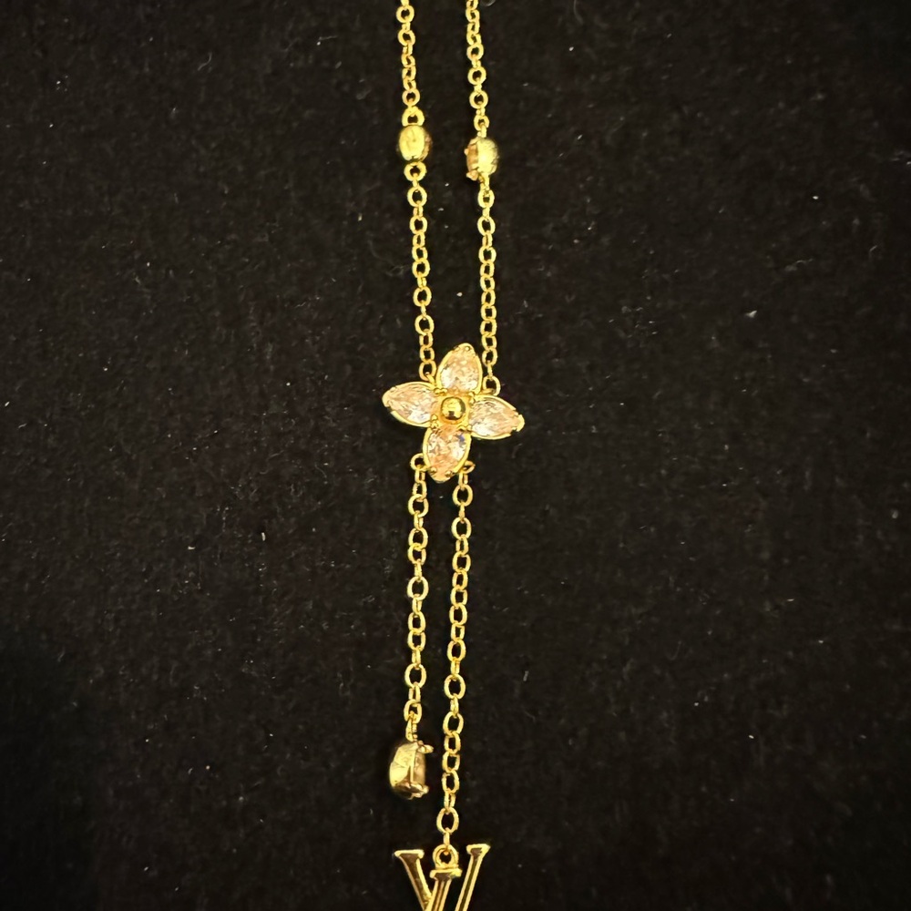 Louis Vuitton Gold Necklace with Crystal Details - Picture 5 of 8
